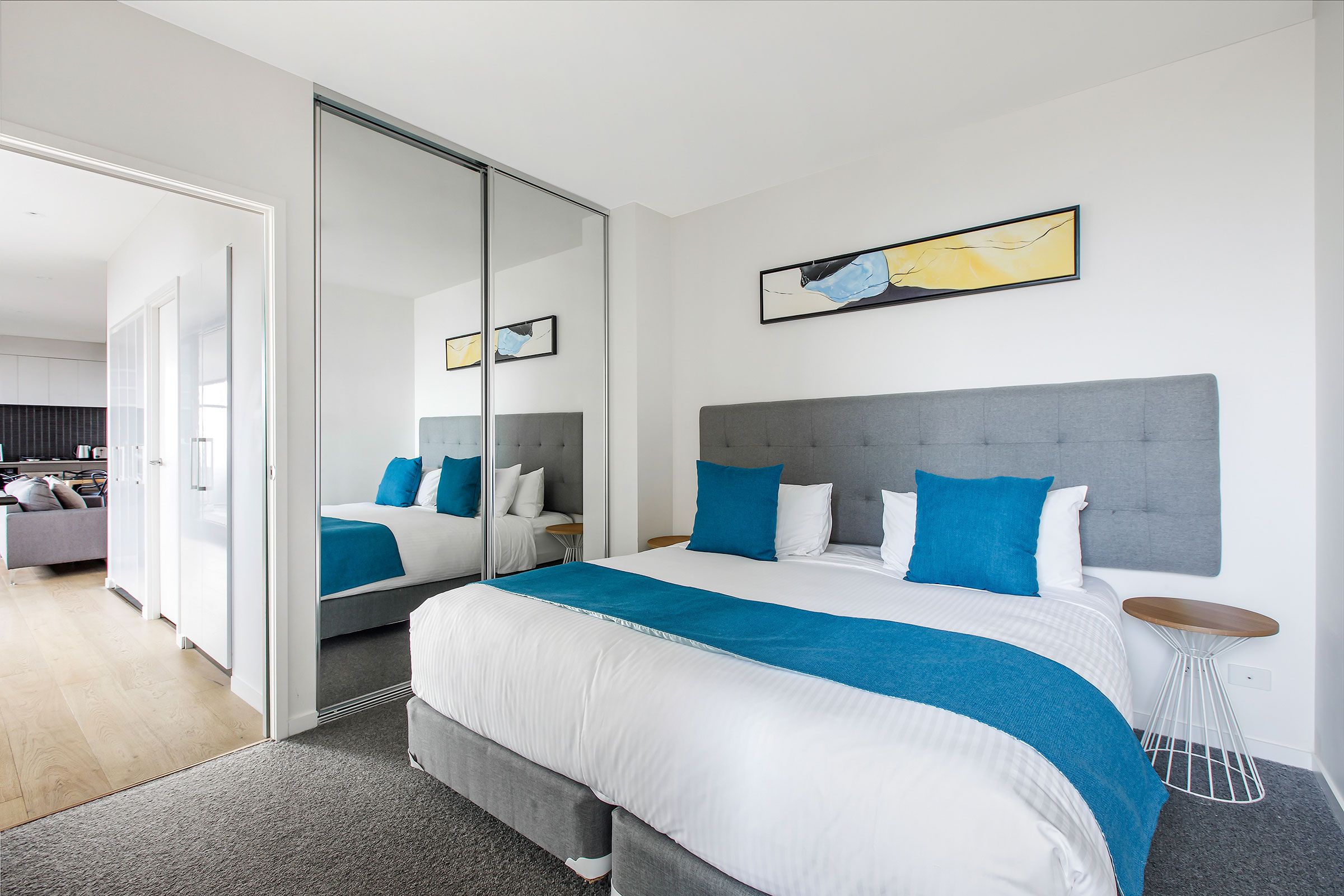 2 Bedroom City View - bedroom with mirror wardrobe