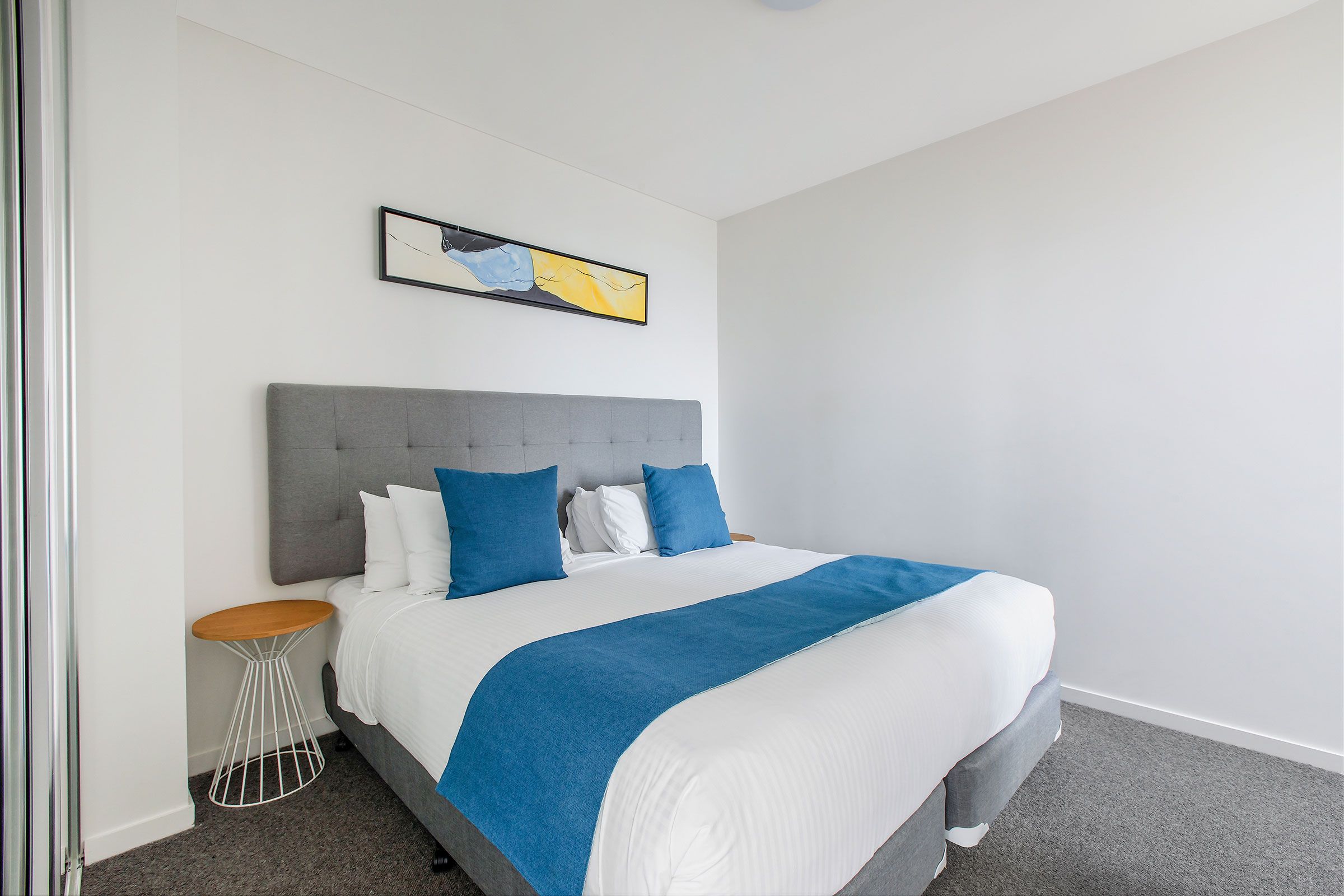 2 Bedroom City View - king bedroom
